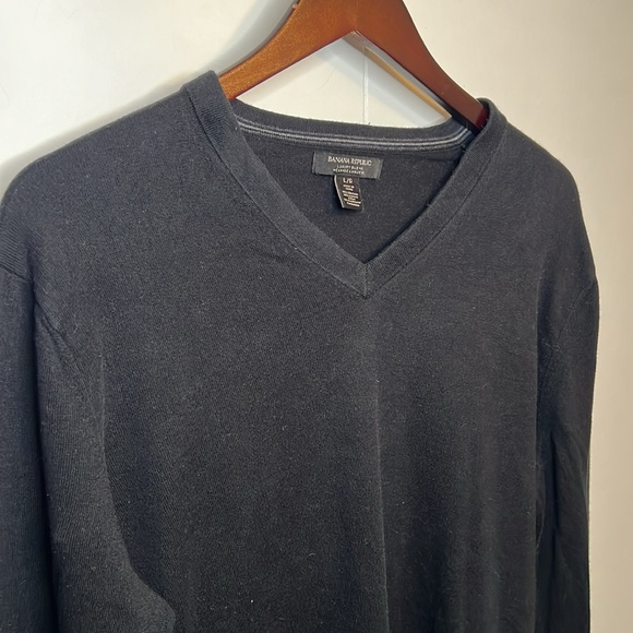 Men's Banana Republic V-neck Sweater - Black - Large - Picture 3 of 6